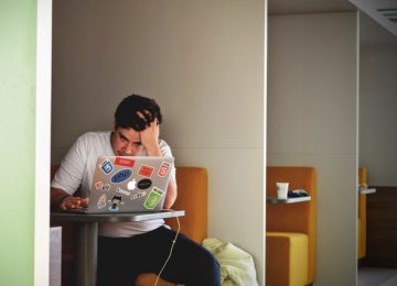 Workaholic? Hati-hati dengan Risiko Penyakit Ini!