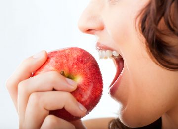 Yuk, Jaga Kesehatan Gigi dengan Mengonsumsi Makanan dan Zat Gizi Berikut!