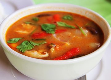 Makan Pedas dan 4 Hal Lain untuk Meredakan Stres
