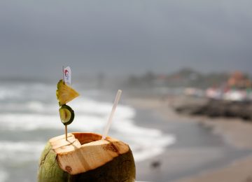 Serba-serbi Manfaat Kelapa Muda yang Perlu Kamu Tahu!