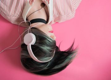 Sering disepelekan, Inilah Bahaya Penggunaan Headset Bagi Kesehatan