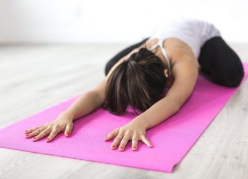 Mengendalikan Depresi dengan Rutin Melakukan Yoga