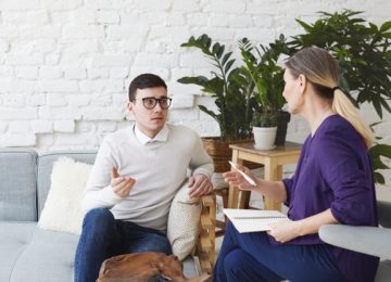 Komunikasi Terapeutik : Cara Efektif Bangun Kedekatan dengan Pasien!