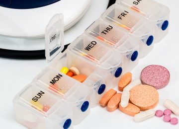 Amankah Orang Dewasa Minum Obat Anak-Anak?