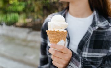 Brain Freeze saat Makan Es Krim? Atasi dengan Ini