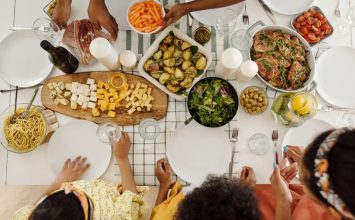 Overeating Saat Buka Puasa? Waspadai Hal Ini!