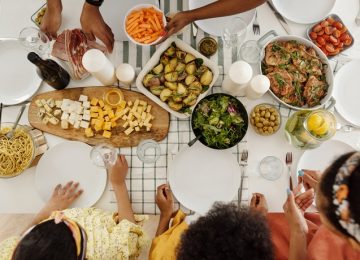 Overeating Saat Buka Puasa? Waspadai Hal Ini!