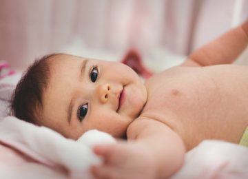 Mengenal Stimulasi Taktil Kinestetik Melalui Pijat Bayi