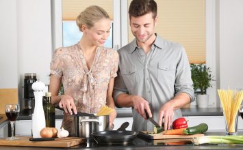 Tingkatkan Kesehatan Mental dengan Cooking Therapy