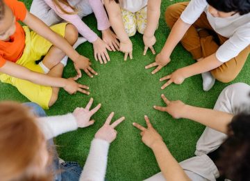 Tips Parenting : Tumbuhkan Rasa Peduli pada Sesama