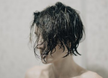 Benar Ngga Tidur dengan Rambut Basah Bikin Sakit?