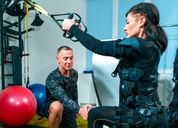 Coba Olahraga Electrical Muscle Stimulation, Yuk!