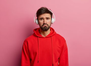 Inilah 5 Dampak Sering Dengarkan Lagu Galau