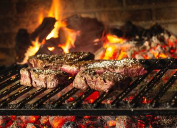 Menu Favorit Tahun Baru, Inilah Tips Aman Olah Daging Bakar