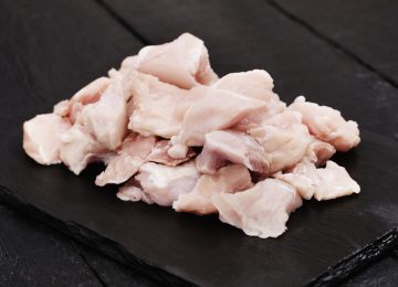 Waspadai Bahaya Makan Daging Ayam Mentah