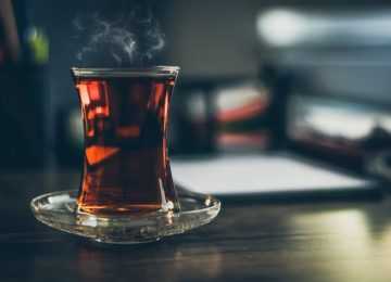 Mitos atau Fakta: Minum Teh Bikin Sering Buang Air Kecil?