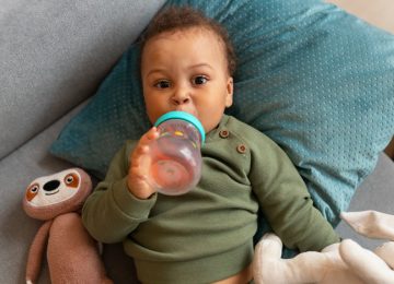 Bolehkah Bayi Minum Air Putih?