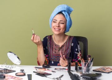 Kenali Kosmetik yang Aman dan Halal, Yuk!
